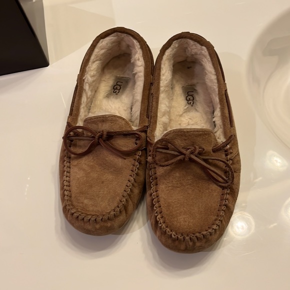 UGG Women’s Dakota Moccasins in Chestnut- size US 7 - Picture 4 of 4